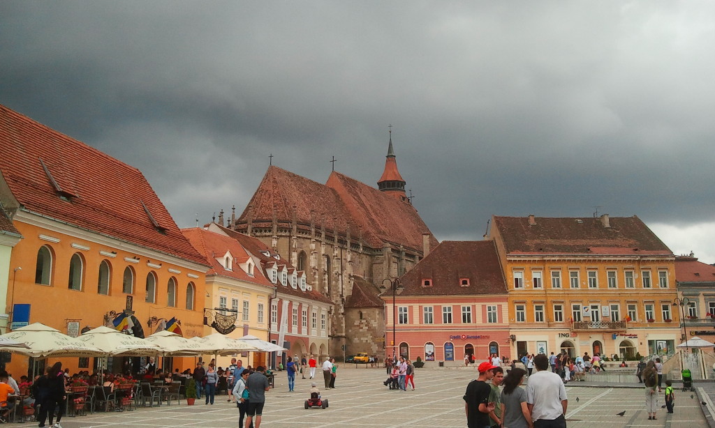 This image has an empty alt attribute; its file name is halloween-brasov-1024x614.jpg
